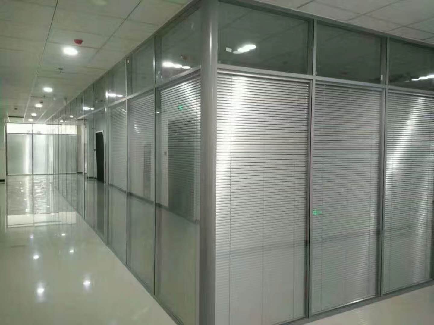 成都辦公室隔斷有哪些好處？